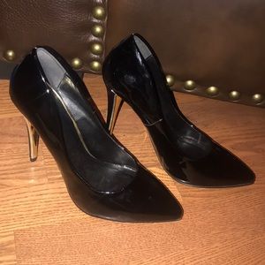 Black patent leather pumps